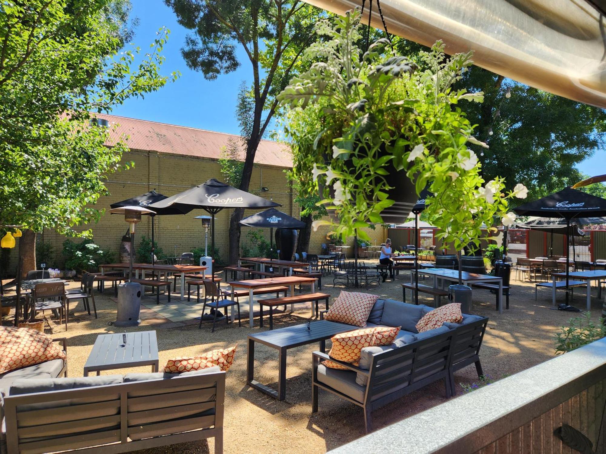 Delatite Hotel Мансфийлд Екстериор снимка